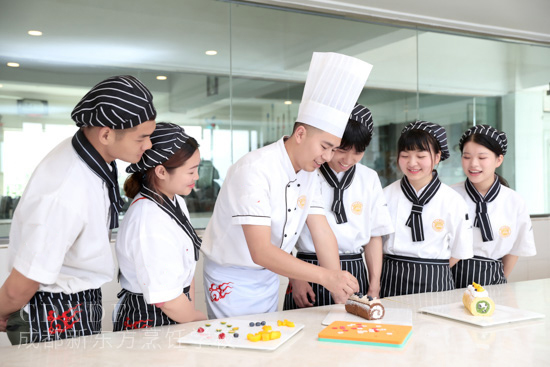 西点蛋糕面包师工资一般一个月多少钱