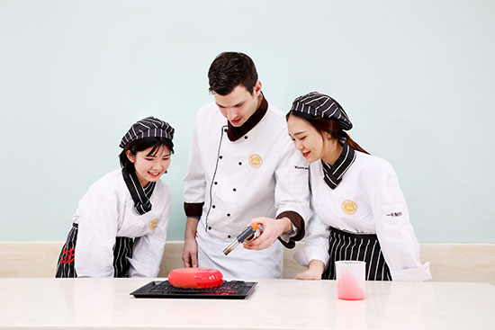 甜品师工资一般多少钱一个月